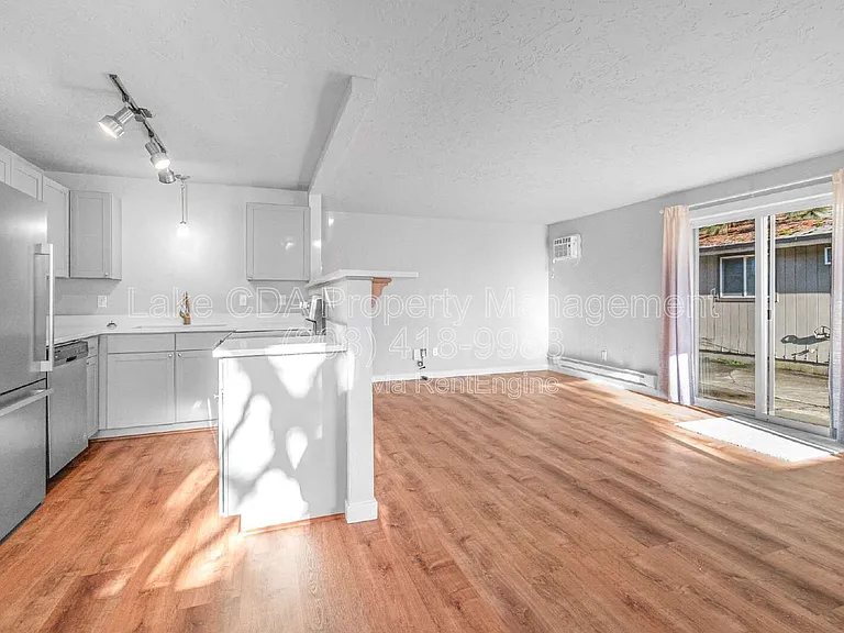1419 E Stiner Ave #1419 — Photo 3