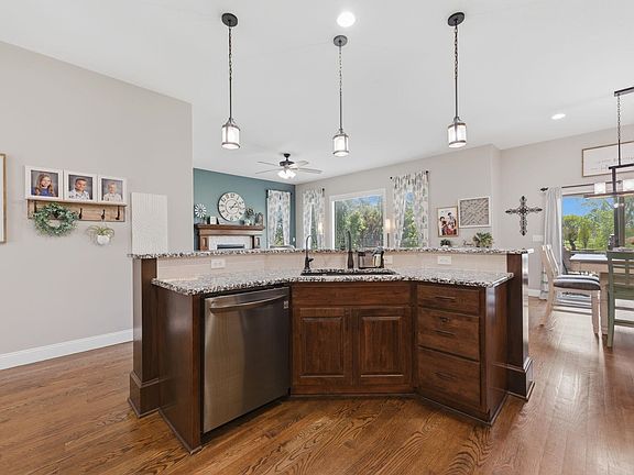 4th image of 413 W Cherry Oaks St
