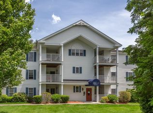 7 Crosswoods Path Blvd APT 13, Merrimack, NH 03054