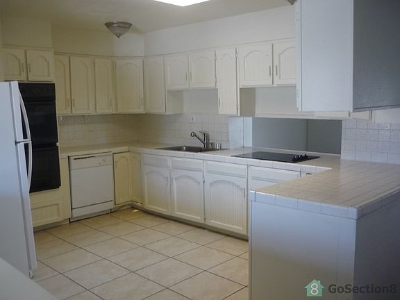 5th image of 913 Bonita Ave