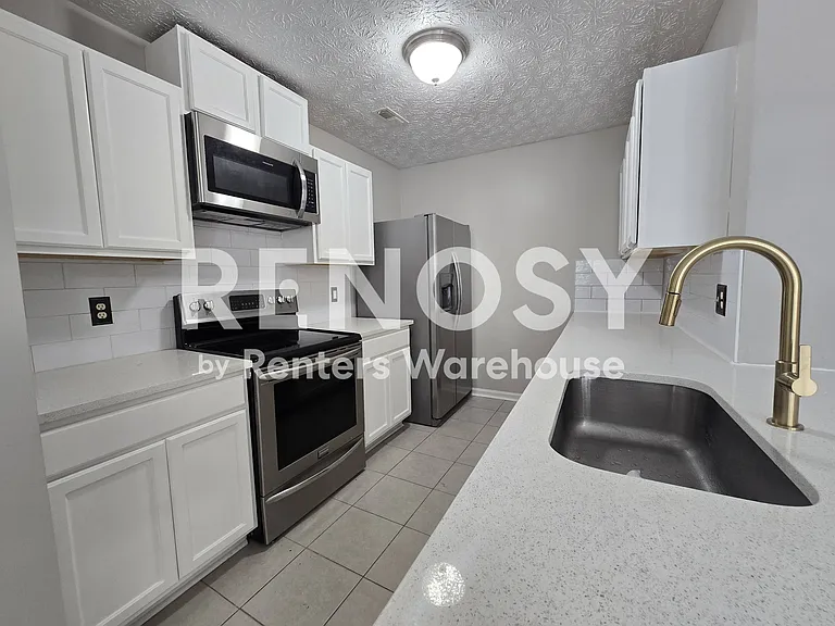 5533 Strathmoor Manor Cir — Photo 10