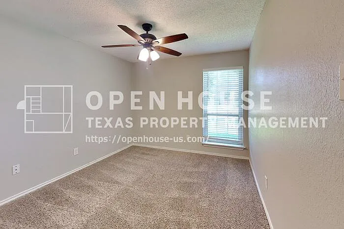 1328 Chicota Dr — Photo 15