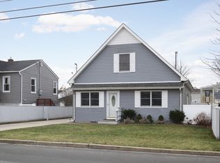 85 Shore Rd, Lindenhurst, NY 11757