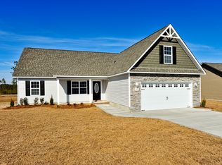 251 Rowland Dr, Richlands, NC 28574