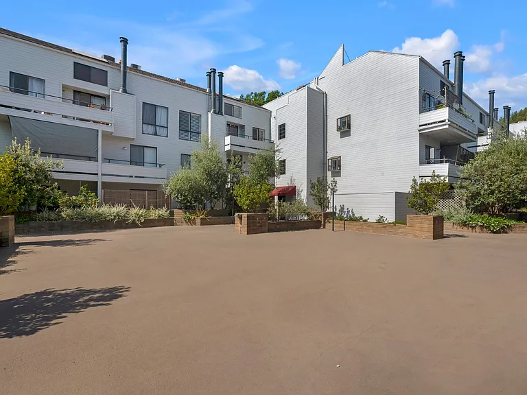 13331 Moorpark St #206 — Photo 23