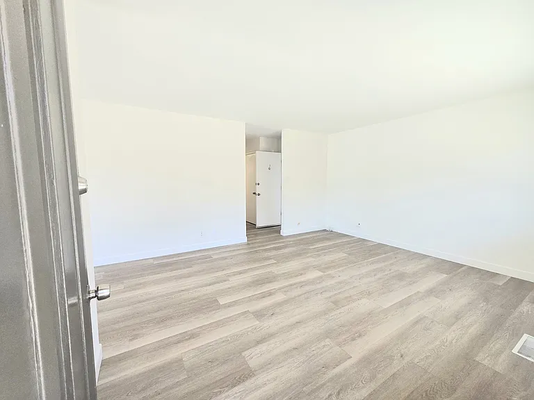 910 Academy Ave #910 — Photo 3