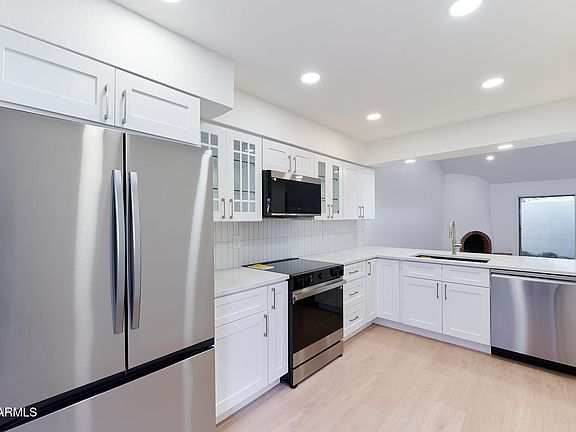 4th image of 821 E Fern Drive S