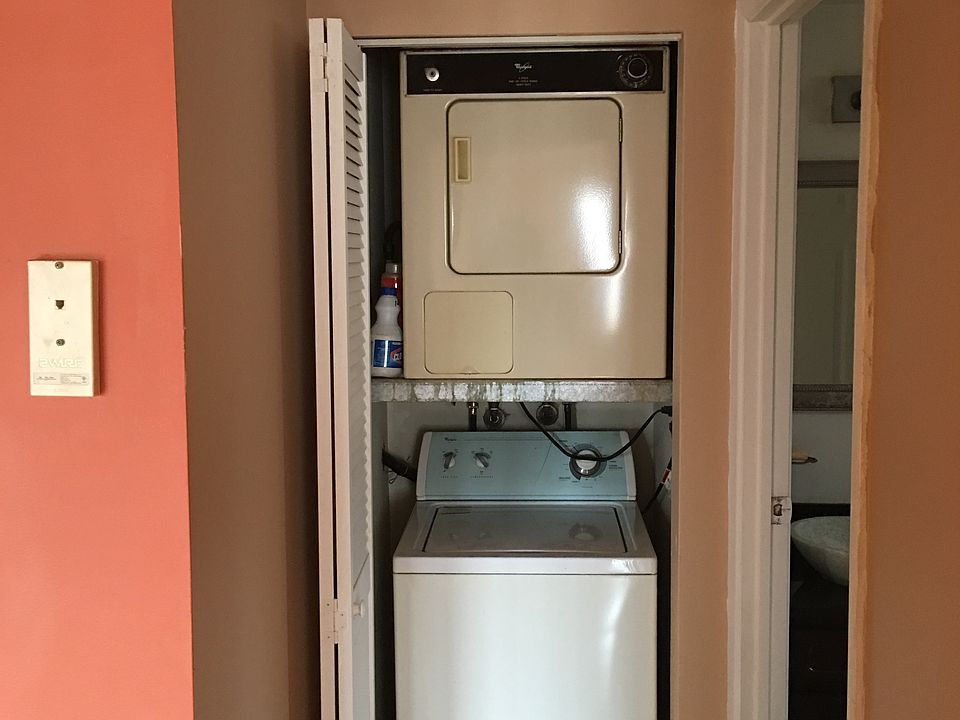 1st image of 3445 Leavitt St APT 4D