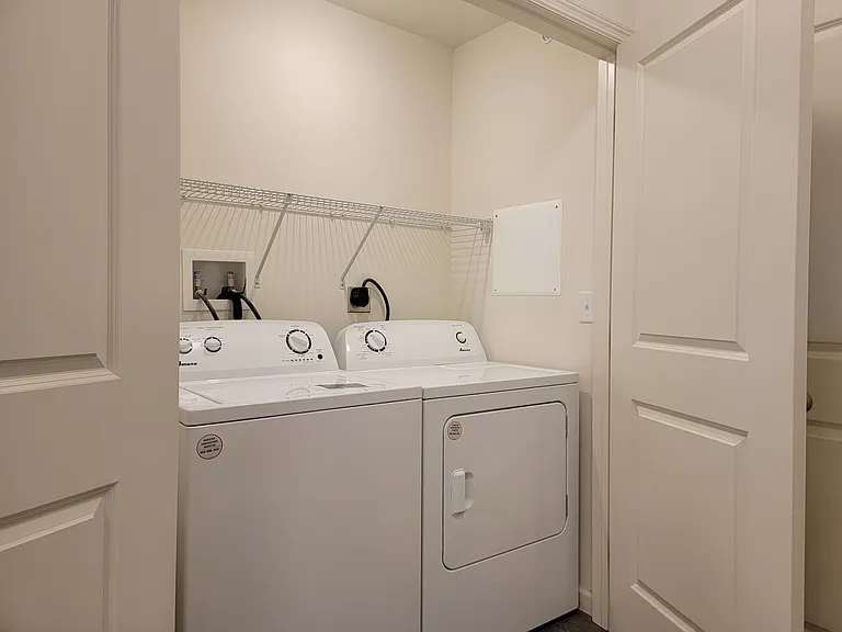 4520 Commerce St #304 — Photo 10
