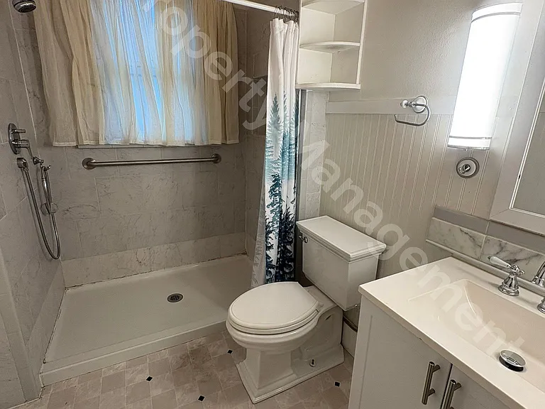 2028 Johnston Ave — Photo 5