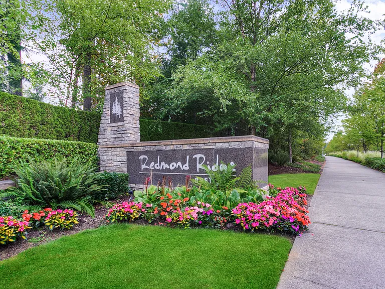 Redmond Ridge — Photo 2