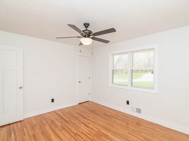 110 N Bluff St — Photo 9