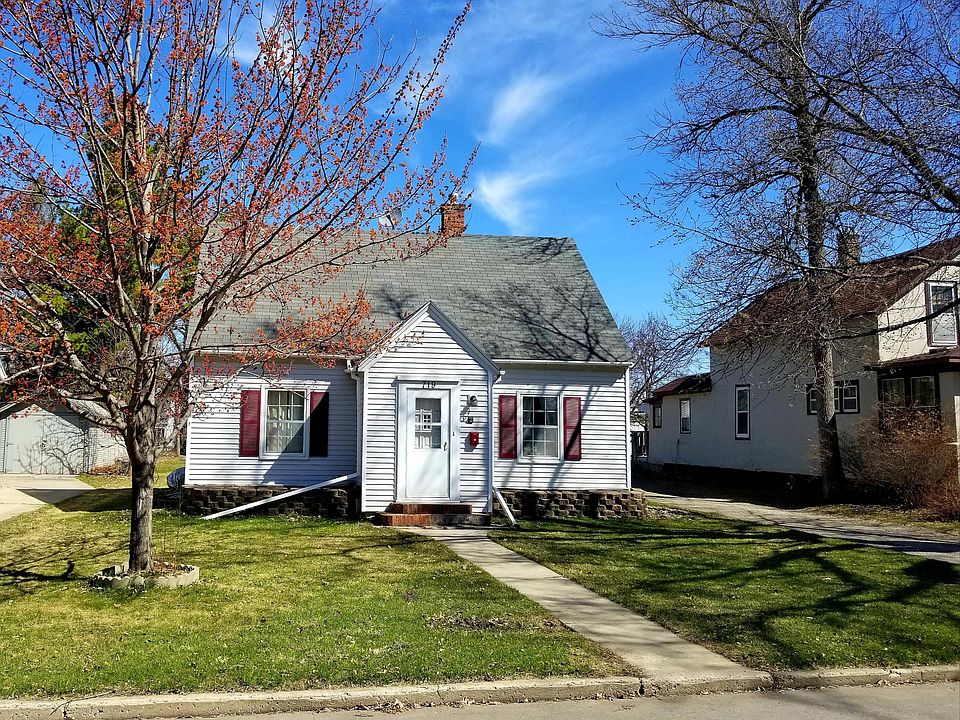1st image of 719 5th Ave E