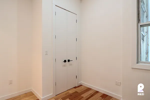 Rented by REZI | media 17