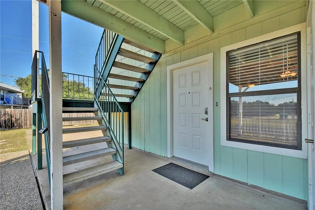 2 bed, 1.0 bath, 780 sqft, $1,100 — Photo 2