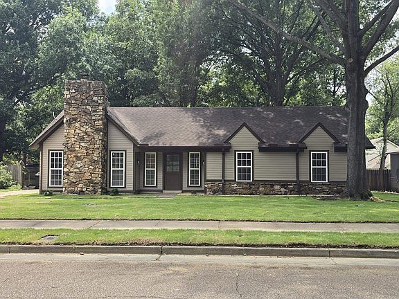 3rd image of 6113 Shade Tree Dr