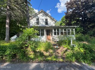 16 Summit Pl, Lake Luzerne, NY 12846