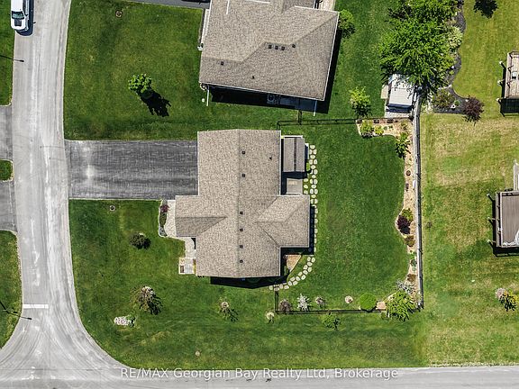 2nd image of 936 Jordeli Ln