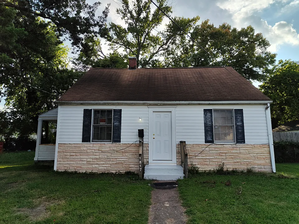 1817 Roanoke Ave