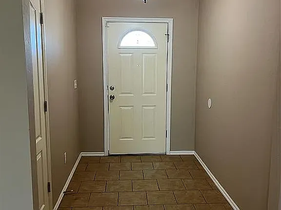 3 bed, 1784 sqft, $1,700 — Photo 2