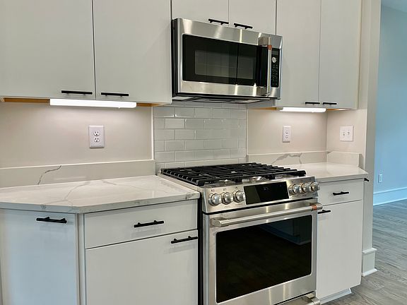 4th image of 121 W Stone Ave #2