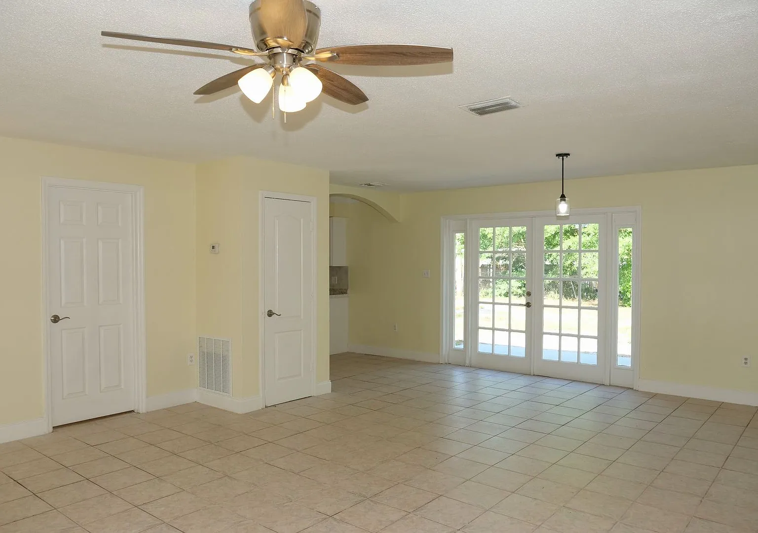 Renovated home — Photo 3
