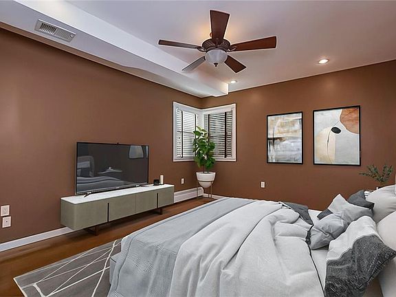 4th image of 34 Beach Ave