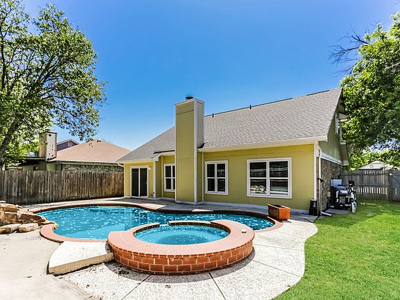 2nd image of 4805 Woodstock Dr