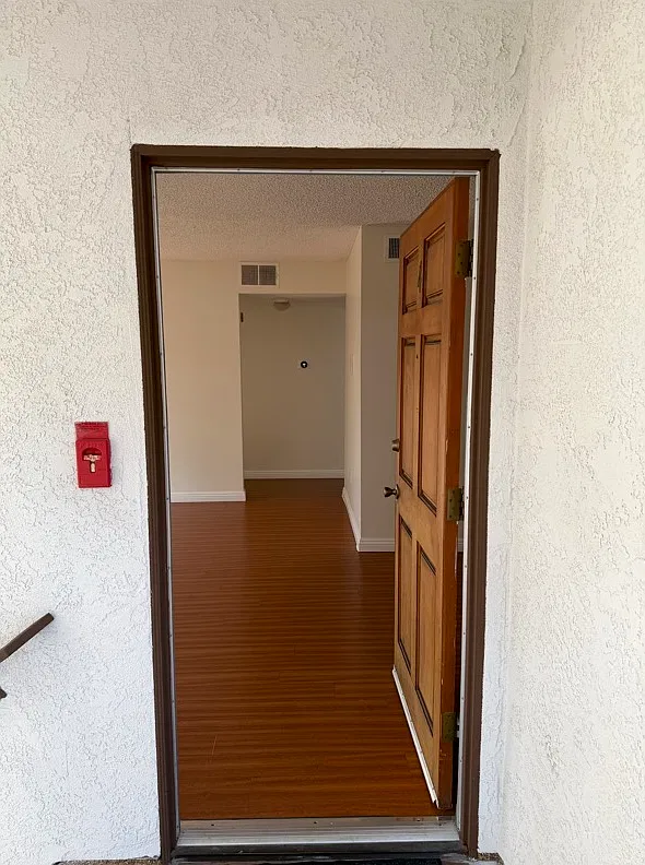 3 bed, 1000 sqft, $3,600 — Photo 1