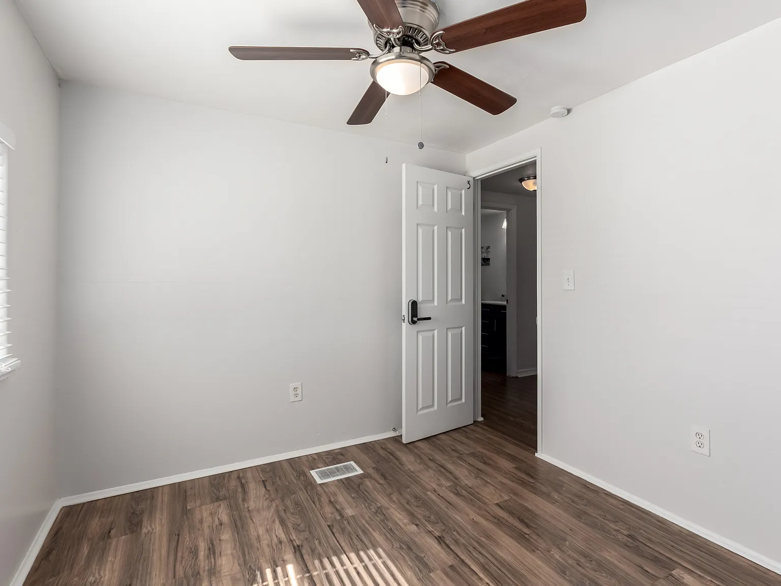 6 bed, 1555 sqft, $650 — Photo 2