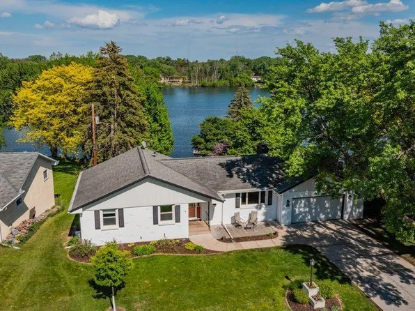 1231 Pike Lake Dr, New Brighton, MN 55112