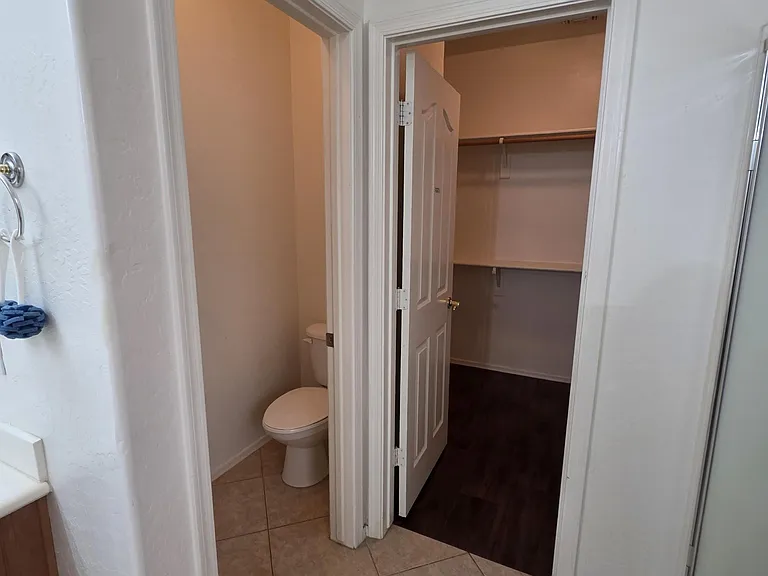 2709 W Redwood Ln — Photo 9