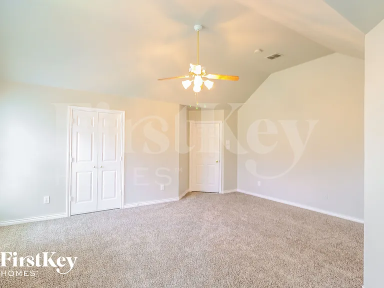 2204 Reedway Ct — Photo 8