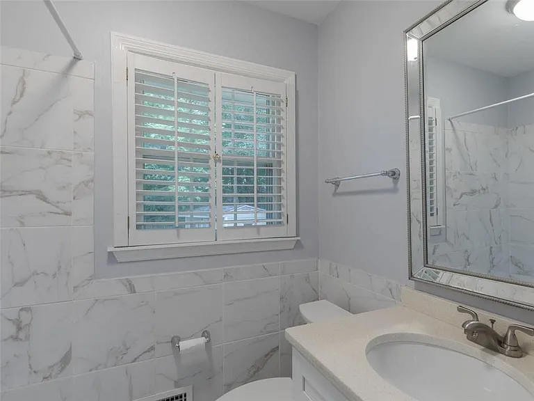 1110 Grimes Bridge Rd — Photo 23