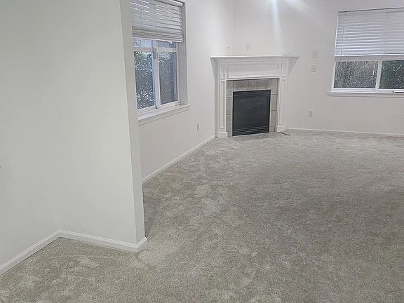 4th image of 12033 28th Ave NE Unit C