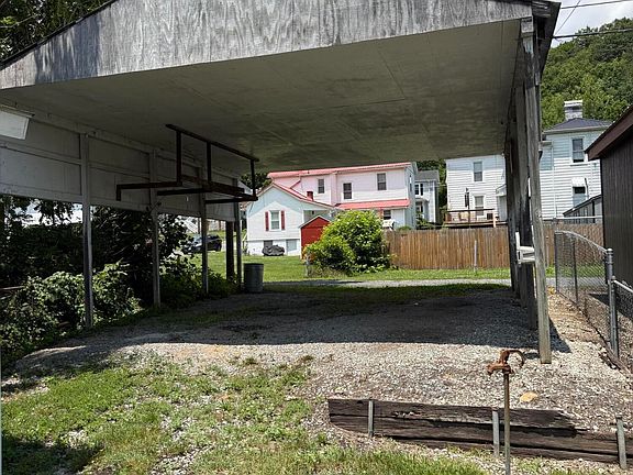 3rd image of 704 Church St