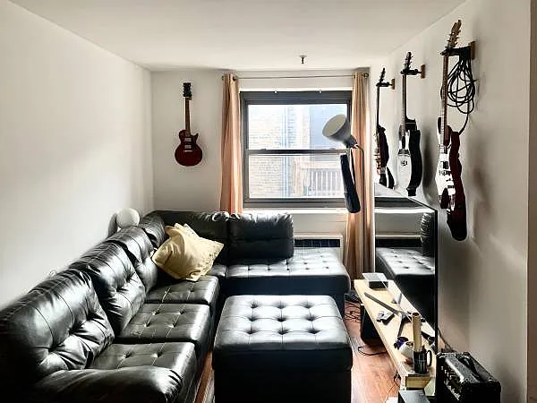 3205 N Clark St #218 — Photo 2