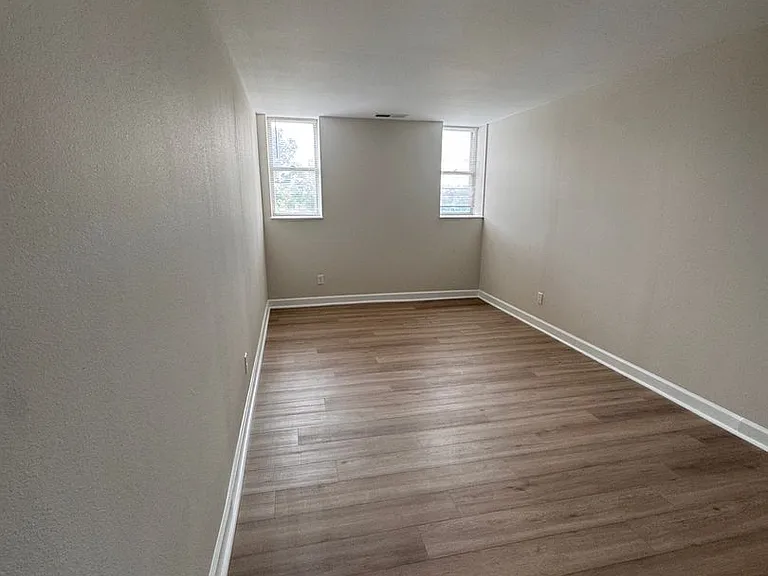 5630 Pershing Ave #33 — Photo 18