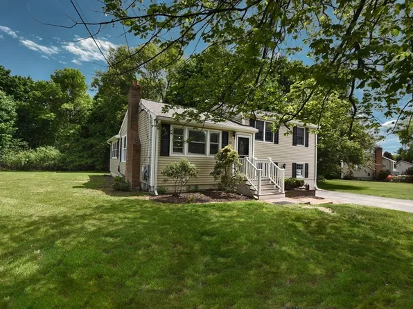 14 Centerville Dr, Salem, NH 03079