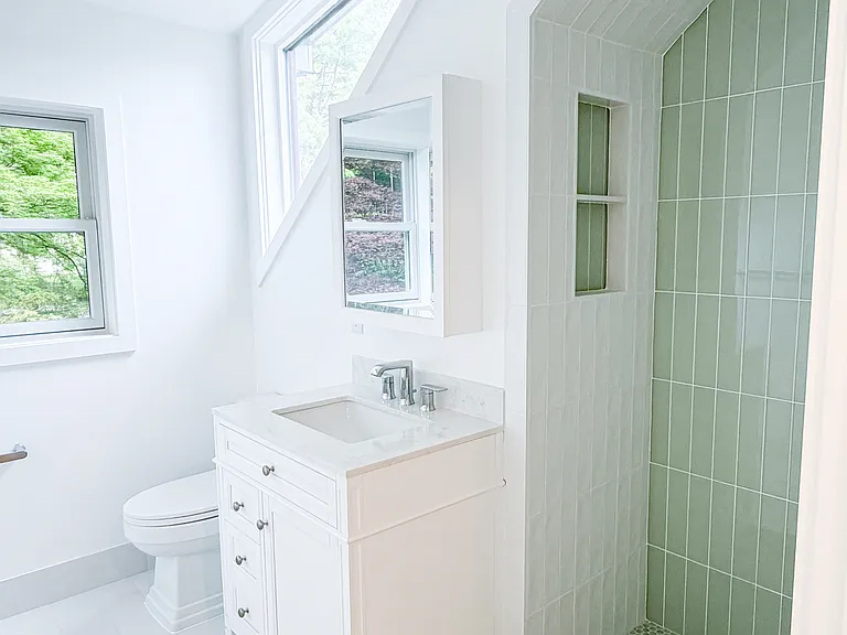 324 Farragut Ave #A — Photo 6