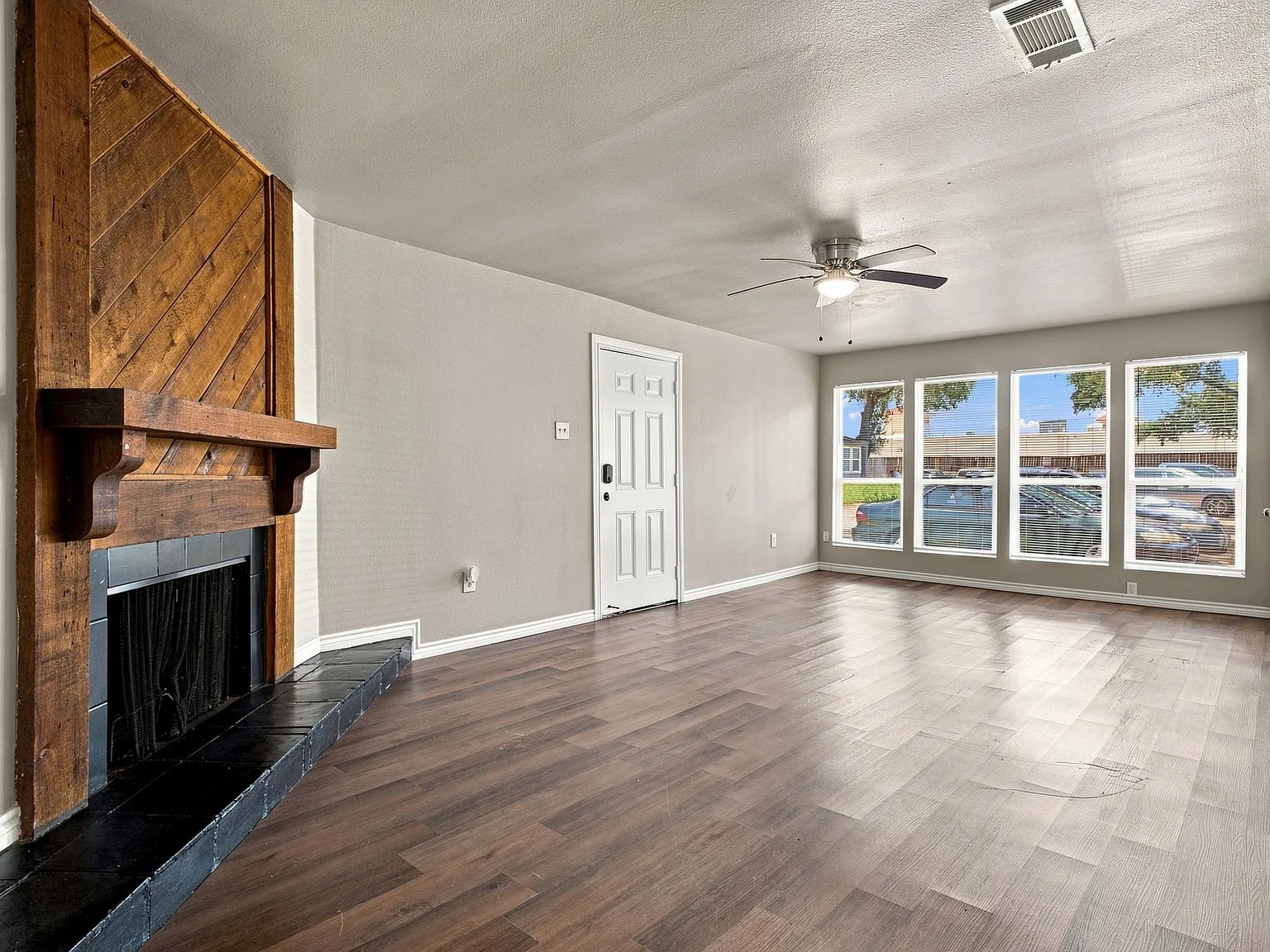 1 bed, 730 sqft, $1,100 — Photo 2