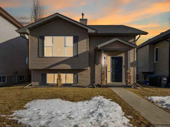 26 W Lucky Pl, Sylvan Lake, AB T4S 0A9