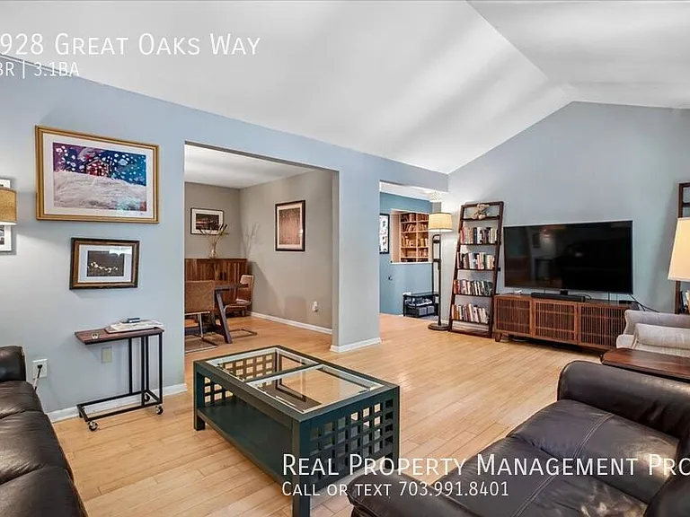 9928 Great Oaks Way — Photo 14
