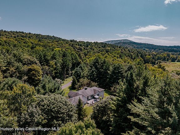 4th image of 310 Pine Ridge Lane