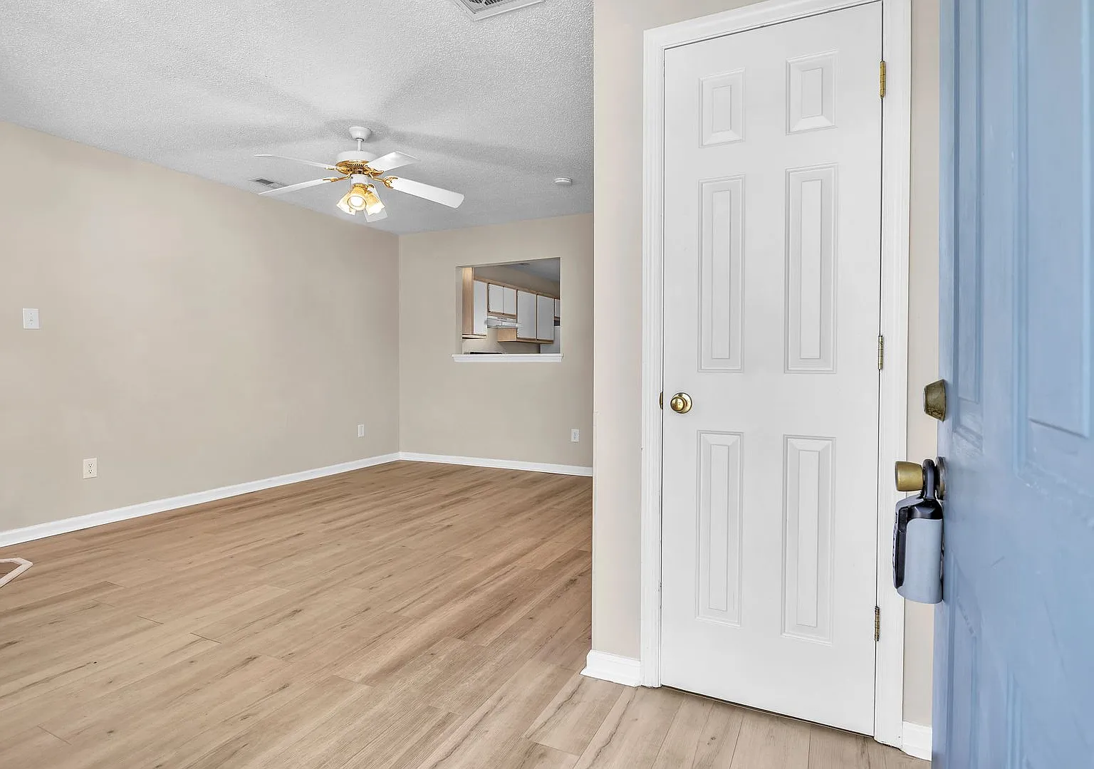 2 Bed 2.5 Bath Townhome — Photo 2