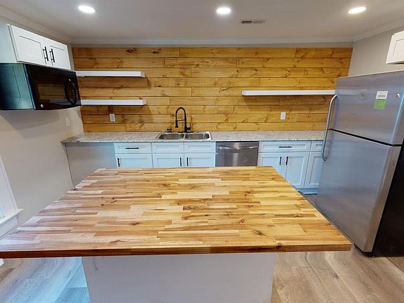 4th image of 740B N Vernon St #740