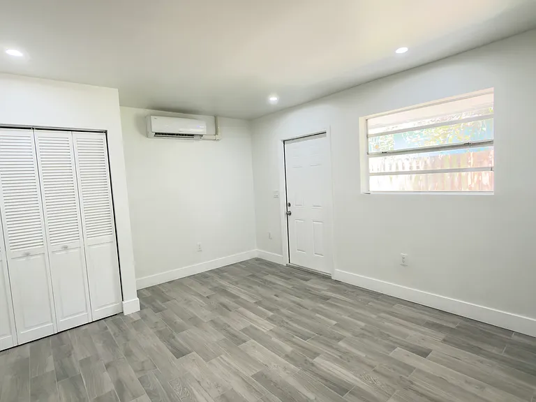 813 SW 29th St #2 — Photo 6