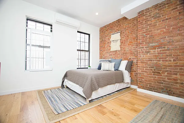 Rented by Nooklyn NYC LLC | media 21