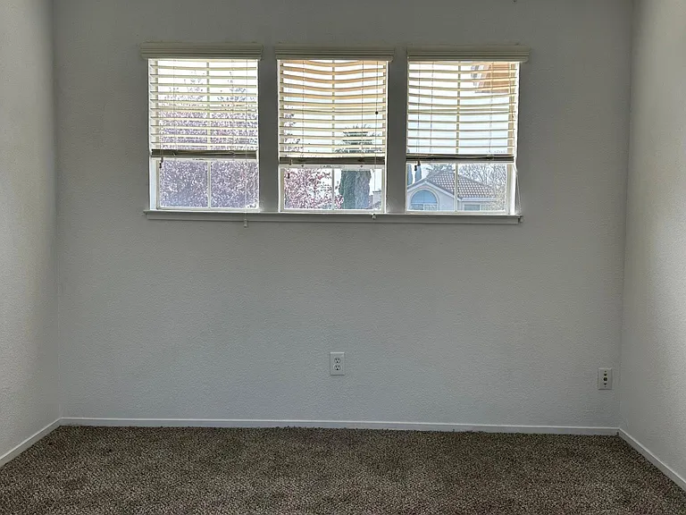 418 Kinsmill Ct — Photo 30