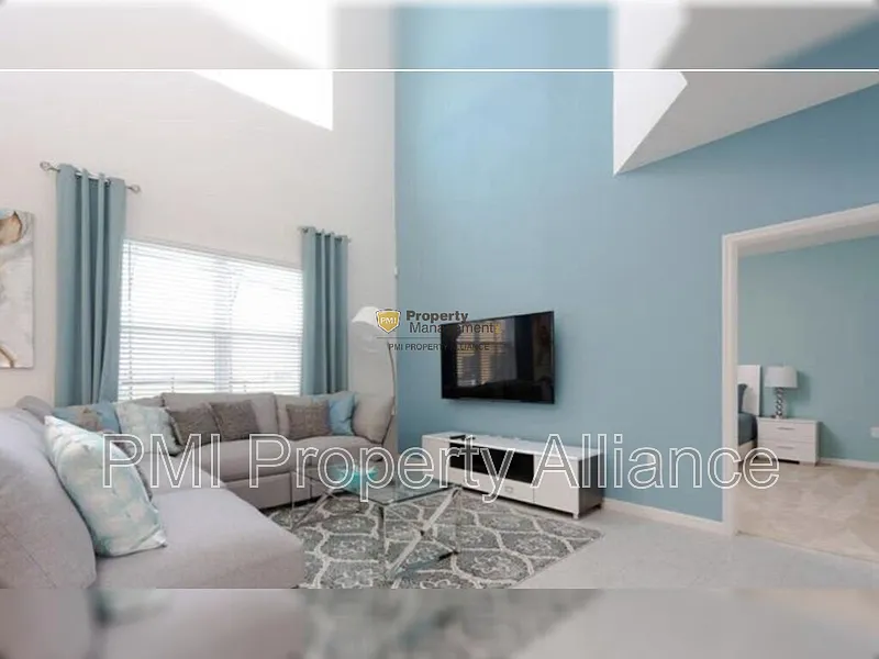 6 bed, 5.5 bath, 3000 sqft, $2,995 — Photo 3